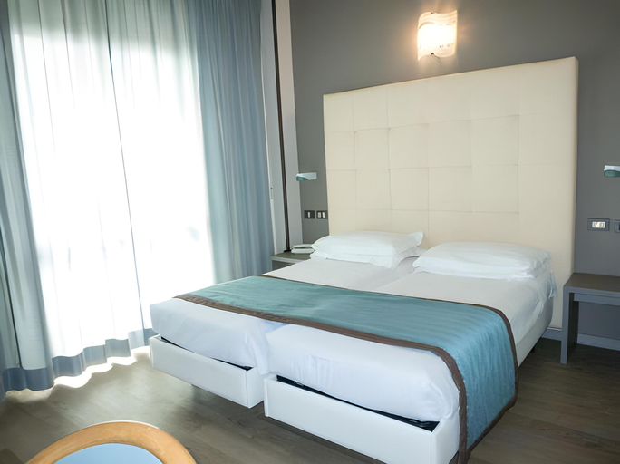 Bedroom 3, Touring Hotel, Rimini