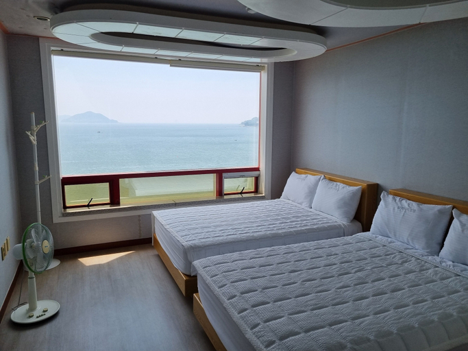 Bedroom 4, Namhae beach hotel, Namhae