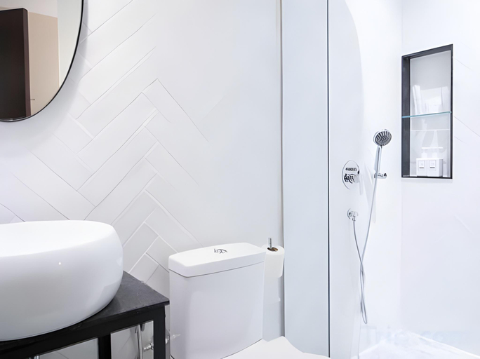 Bathroom 13