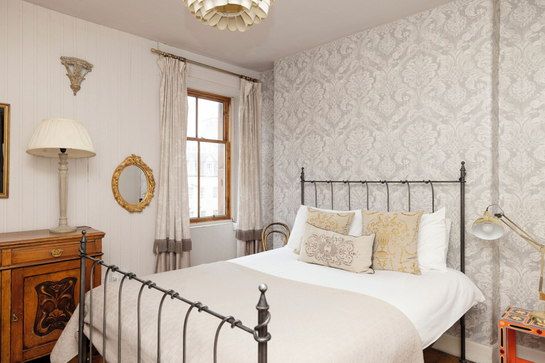 Bedroom, JOIVY Royal Mile View, Edinburgh