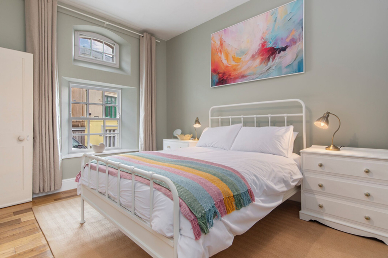 Bedroom 2, The Old Cottage - Central Location Near the Beach, Pembrokeshire