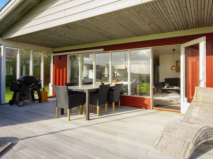 Outdoor dining, Renovated Cottage by Toftum - By Traum Ferienwohnungen, Struer