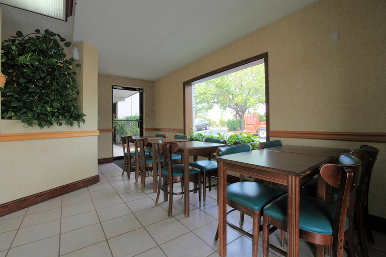 Exterior & Views 5, Americas Best Value Inn North Capital, Wake