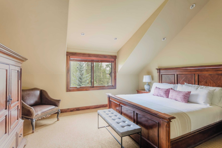 Bedroom 5, Peak 8 by Avantstay Spacious Modern Cabin w/ Hot Tub & Views, Summit