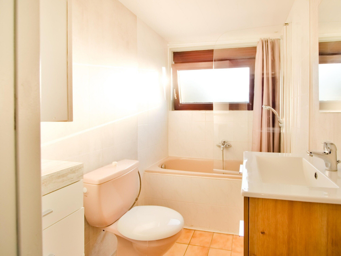Bathroom, Holiday Home in Hollebeke With Private Garden, Hainaut