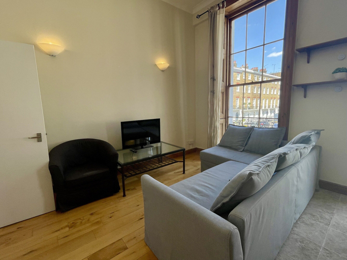 Others 5, Baker Street Apartments, London