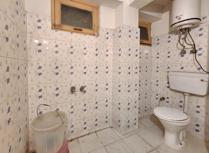 Bathroom 4, Hotel Kundan Inn, Kullu