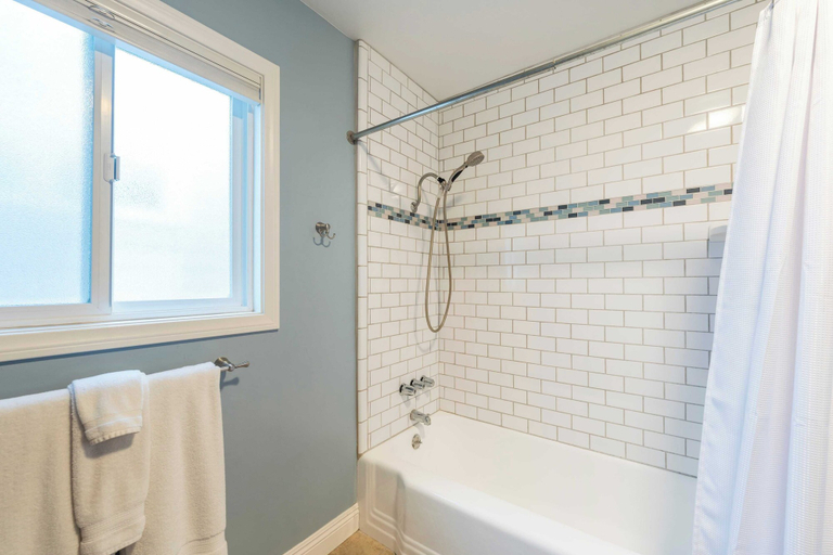Others 3, Sleeps 16 Dock, Walk to Beach, Balboa Fun Zone & Dining Edgewater Place, Orange