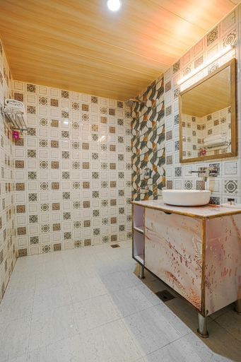 Bathroom 3, Pax Hotel Ark, Chamba