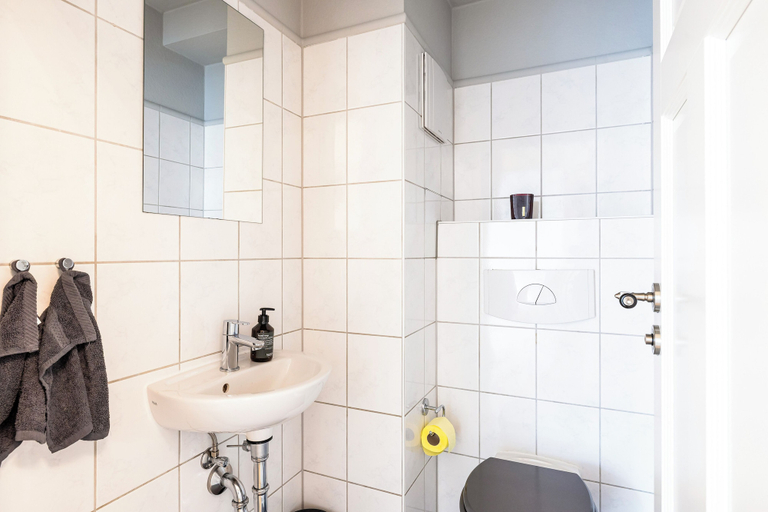 Bathroom 3, NORA Dresden Hauptbahnhof, Dresden