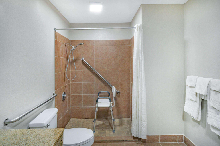 Bathroom 4, Days Inn by Wyndham Cookeville, Putnam