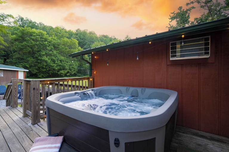 Bathroom 3, The Rustic Cottage by Avantstay Hot Tub, Fire Pit, Pool Table 5mins to Town, Sevier