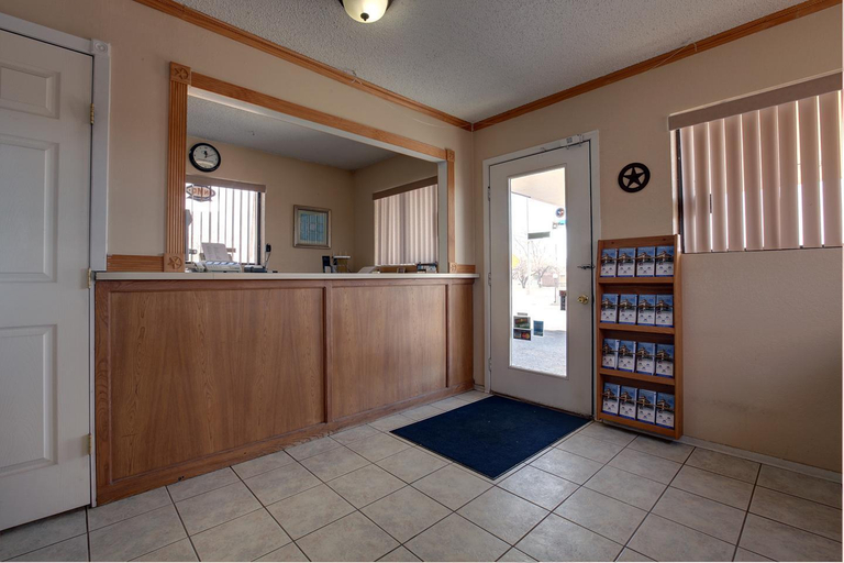 Public Area 3, Americas Best Value Inn Comanche, Comanche