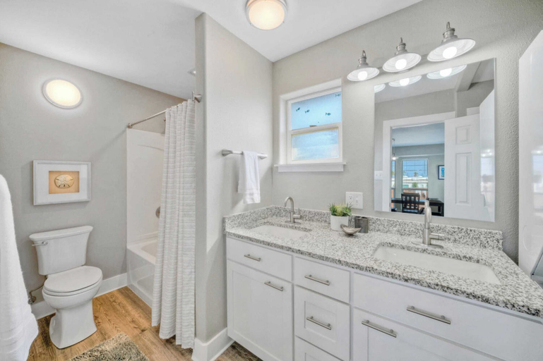 Bathroom 4, Makaira Azul by Avantstay Pool & Putting Green!, Nueces