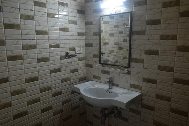 Bathroom 3, Pineridge Hotel Darjeeling, Darjiling