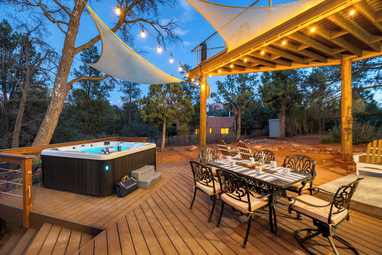 Food & Drinks 4, Pool Table + Hot Tub + Scenic Views Cathedral View by Avantstay, Yavapai