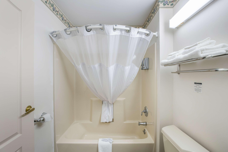 Bathroom 4, Americas Best Value Inn & Suites Three Rivers, Saint Joseph