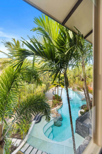 Room 5, Pineapple Palms - Resort 9 Pools Gym, Cairns