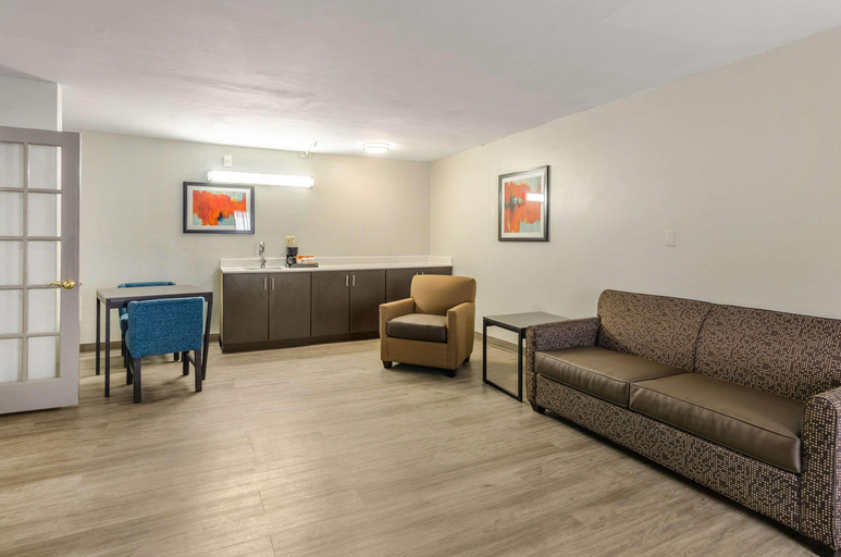 Public Area 2, Quality Inn Bristol Pinnacle Area, Sullivan
