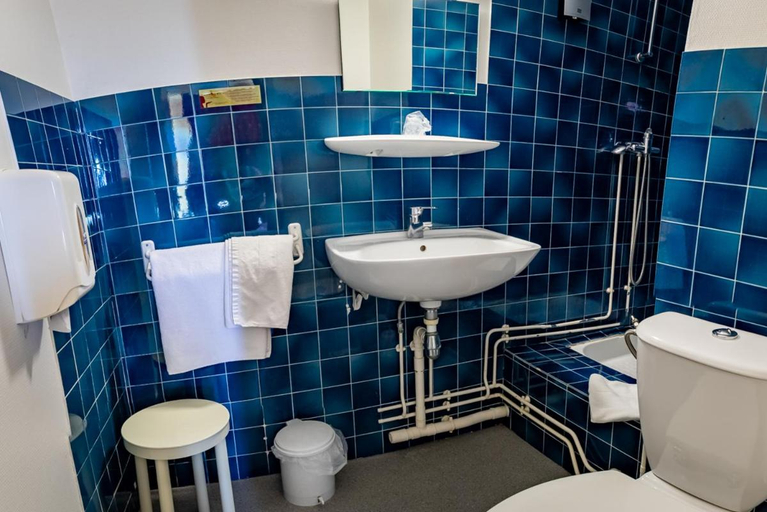 Bathroom, Hotel Le Boischaut - Citotel Chateauroux, Indre