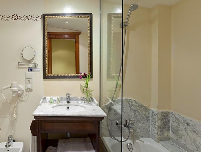 Bathroom 5, Hotel Ad Hoc Parque Golf, Valencia