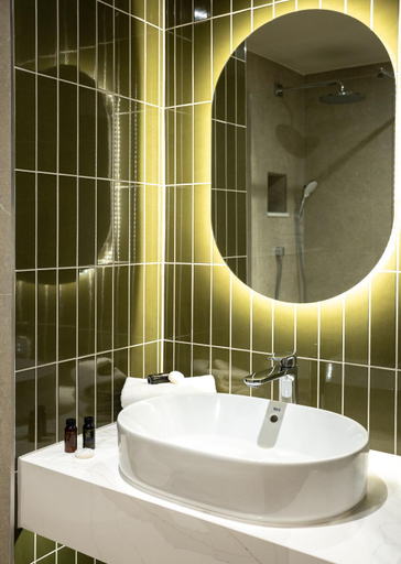 Bathroom 4, Cedar Court Hotel Harrogate, North Yorkshire