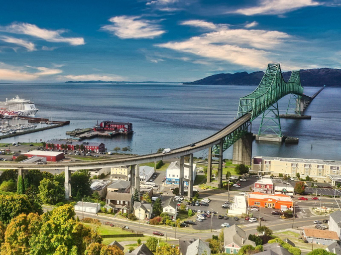 Room 3, Astoria 4BR Nr Riverwalk Fishing Coastal Views, Clatsop