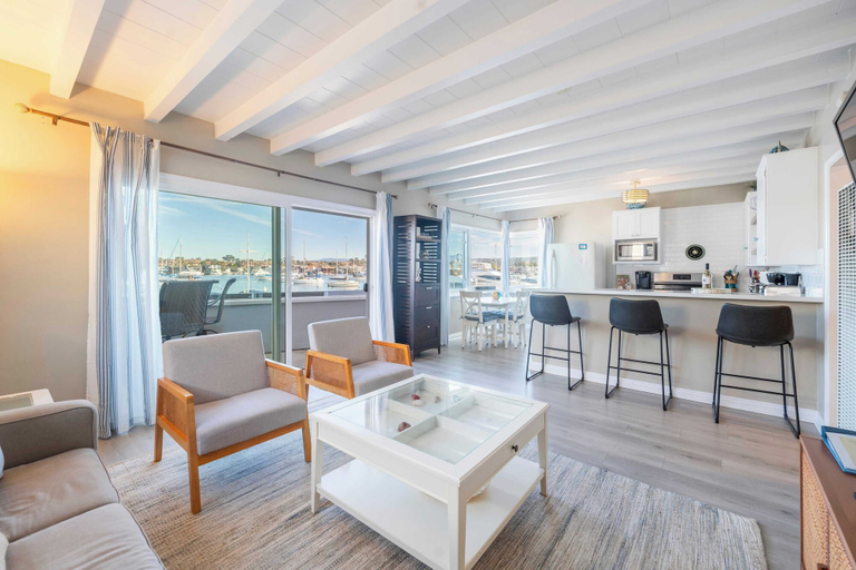 Others 1, Sleeps 16 Dock, Walk to Beach, Balboa Fun Zone & Dining Edgewater Place, Orange