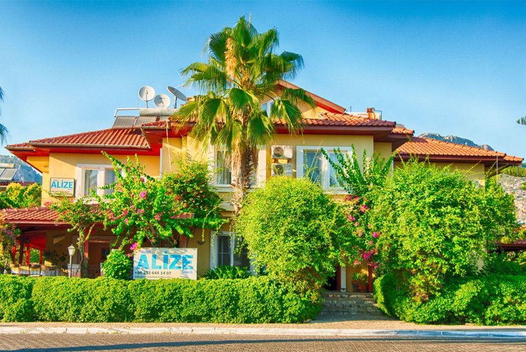 Exterior & Views