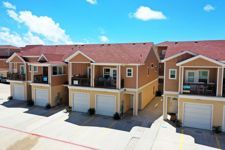 Exterior & Views 2, Walk to Beach Shared Pool Access, Golf Cart Zone Carpe Beach Bum by Avantstay, Nueces
