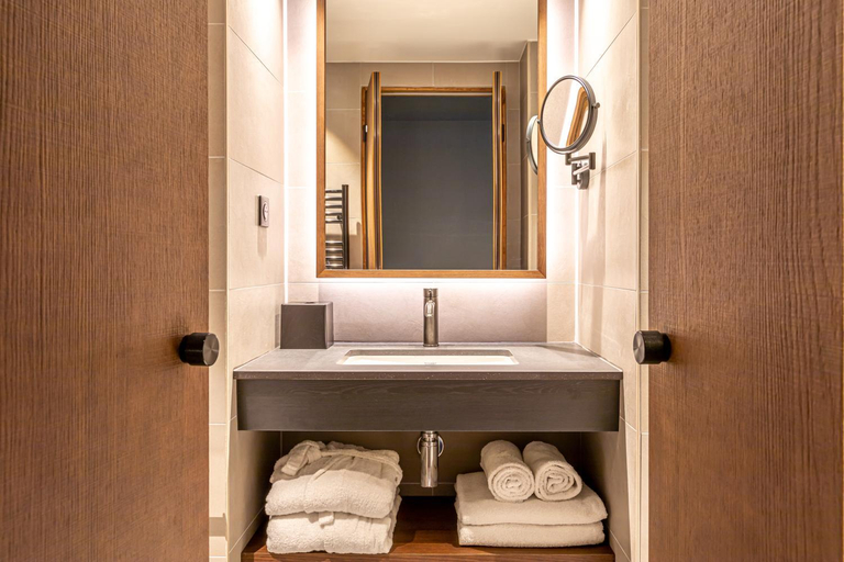 Bathroom 5, Le Bellune Paris Hotel & Spa, Paris
