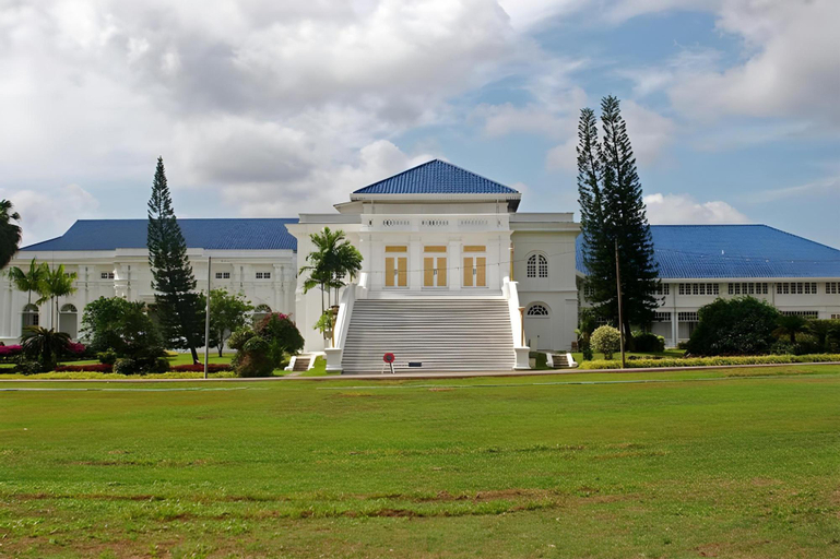 Exterior & Views