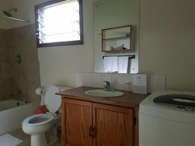 Bathroom 5, Ufulu Gardens Hotel, Lilongwe City