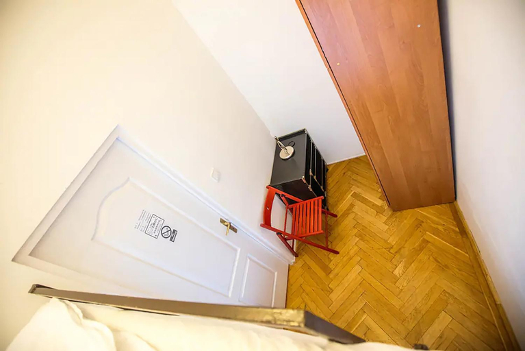 3, Centre Sunshine Bedroom Room Season 5, Budapesti