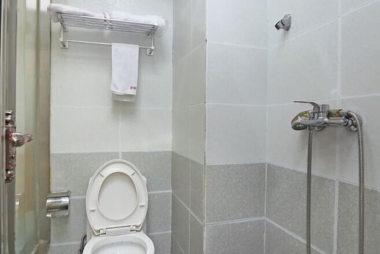 Bathroom 4, Yali Hostel, Shanghai
