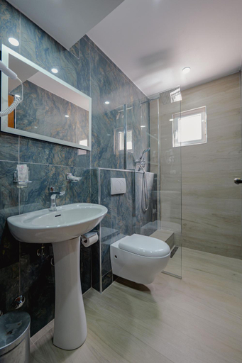 Bathroom 4, Hotel Divo Palace, Sarandës