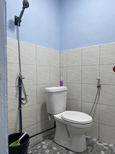 Bathroom 2, Kz Motel, Sipitang
