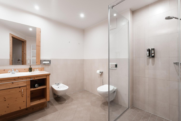 Bathroom 4, Hotel Waldhof, Bolzano