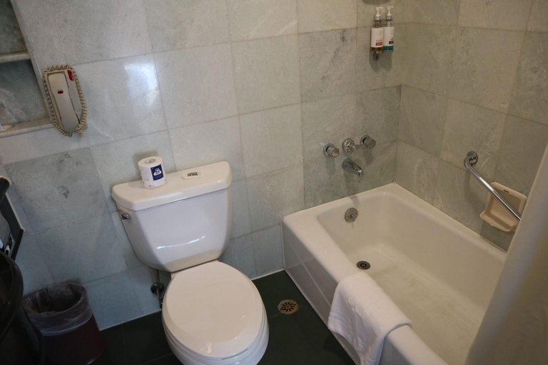 Bathroom 4, Jianguo Hotel, Shanghai