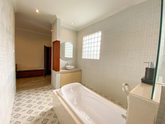Bathroom 4, Oemah Surya Ubud, Gianyar