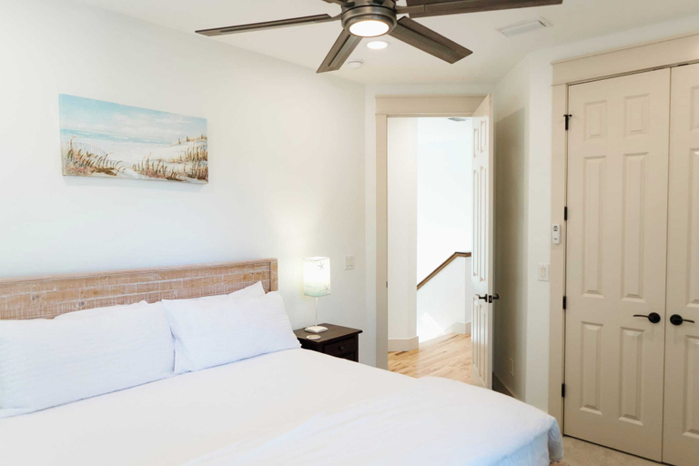 Bedroom 4, 5 Mins to Beach, Shared Pool, Covered Deck, Bikes Heron Cottage by Avantstay, Walton