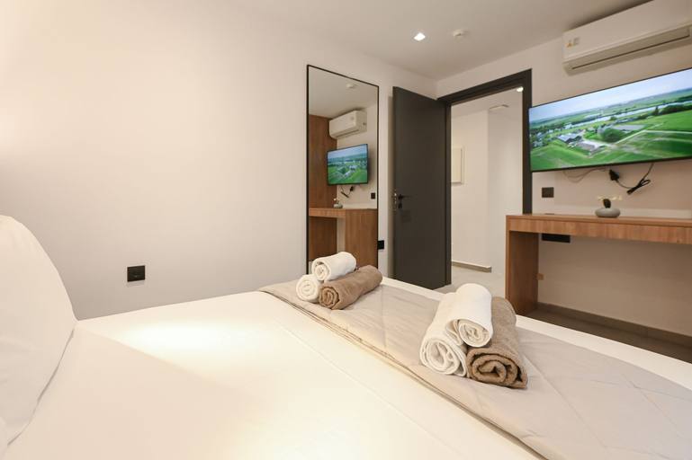Room 4, Luxury Suites With Private Swimming Pool 1st Floor, Crete