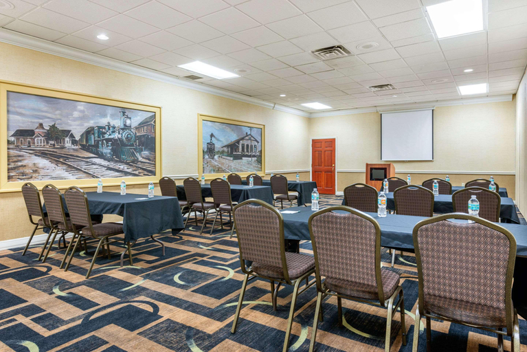 Food & Drinks 5, Quality Inn & Suites Riverfront East Palatka, Putnam