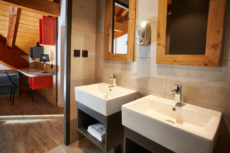 Bathroom 4, Moontain Hostel, Isère