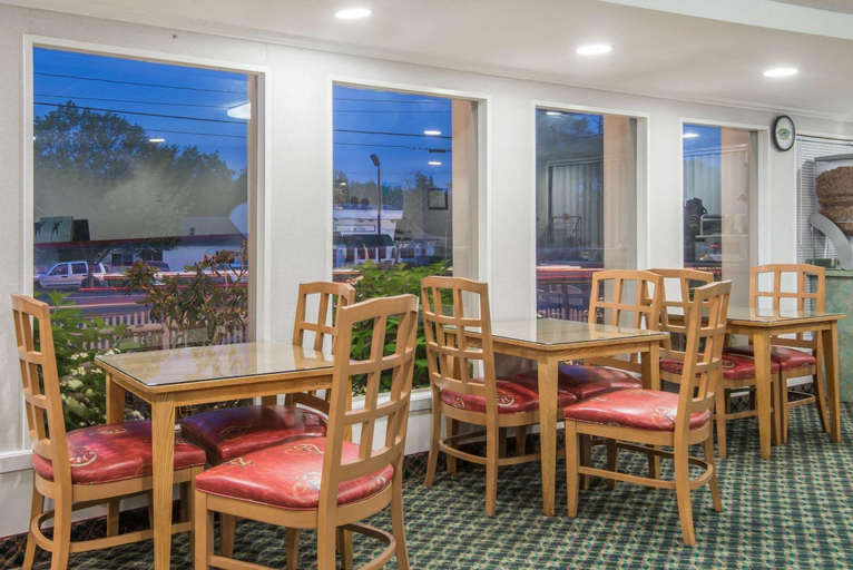 Food & Drinks 4, Relax Inn Cape Cod West Yarmouth Hyannis, Barnstable