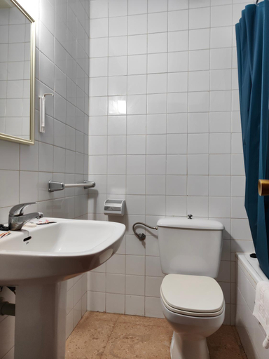 Bathroom, Hostal Restaurante Venta del Barro, Teruel