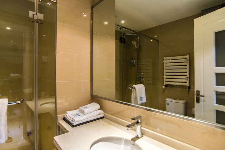 Bathroom, Qingdao Haiyue Home Resort Hotel, Qingdao