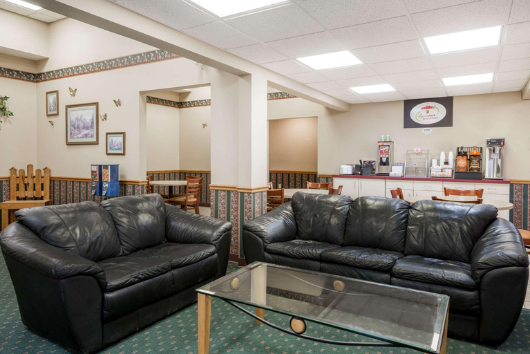 Public Area 2, Super 8 by Wyndham Newcomerstown, Tuscarawas