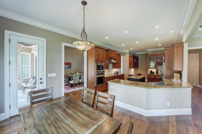 Others 3, Dock Holiday by Avantstay Custom Home + New Dock, Mecklenburg