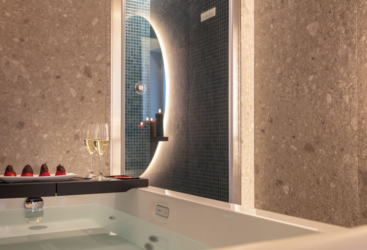Bathroom, Fortunella Suites Luxury, Napoli
